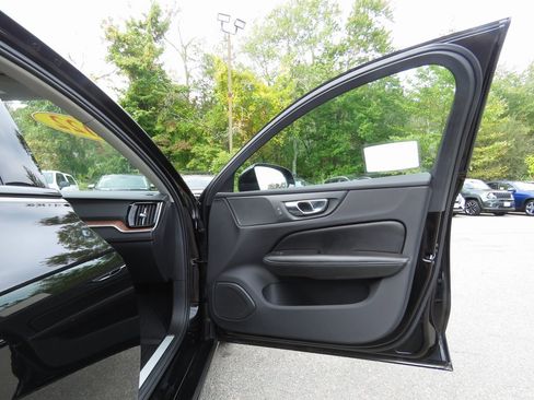Used 2022 Volvo S60 B5 Momentum w/ Premium Package image 13