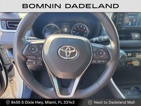 Used 2022 Toyota RAV4 SE image 17