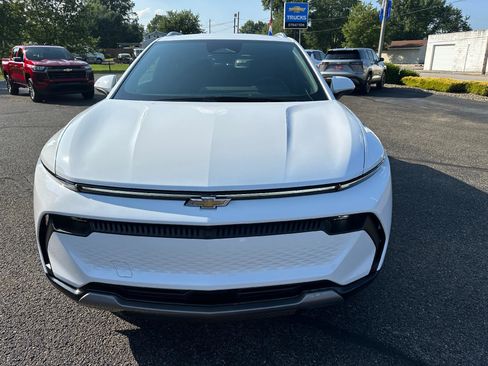 New 2025 Chevrolet Equinox EV LT image 2