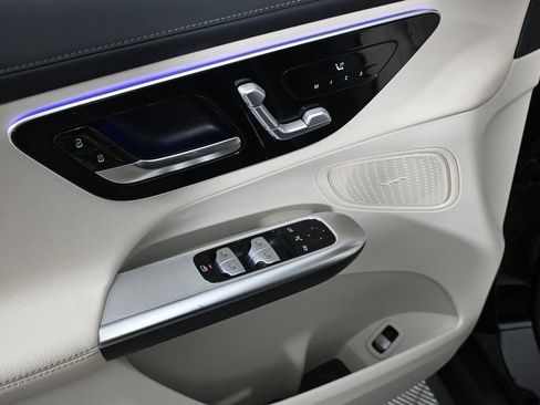 Used 2024 Mercedes-Benz GLC 300 4MATIC image 8