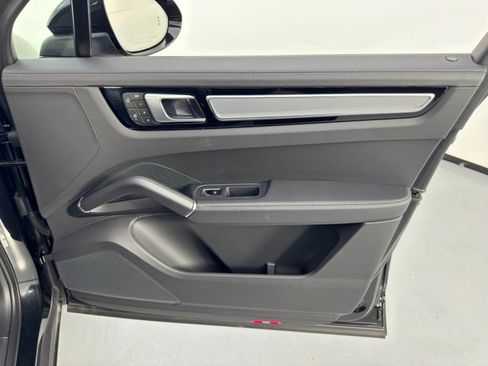 Used 2023 Porsche Cayenne S Platinum image 45