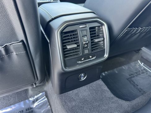 Certified 2024 Porsche Macan S image 15