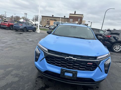 Used 2024 Chevrolet Trax RS image 2