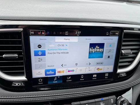 New 2026 Chrysler Pacifica Select AWD/4WD image 17