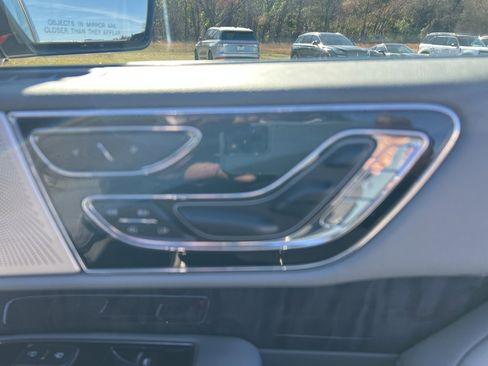 Used 2019 Lincoln Navigator Reserve image 31