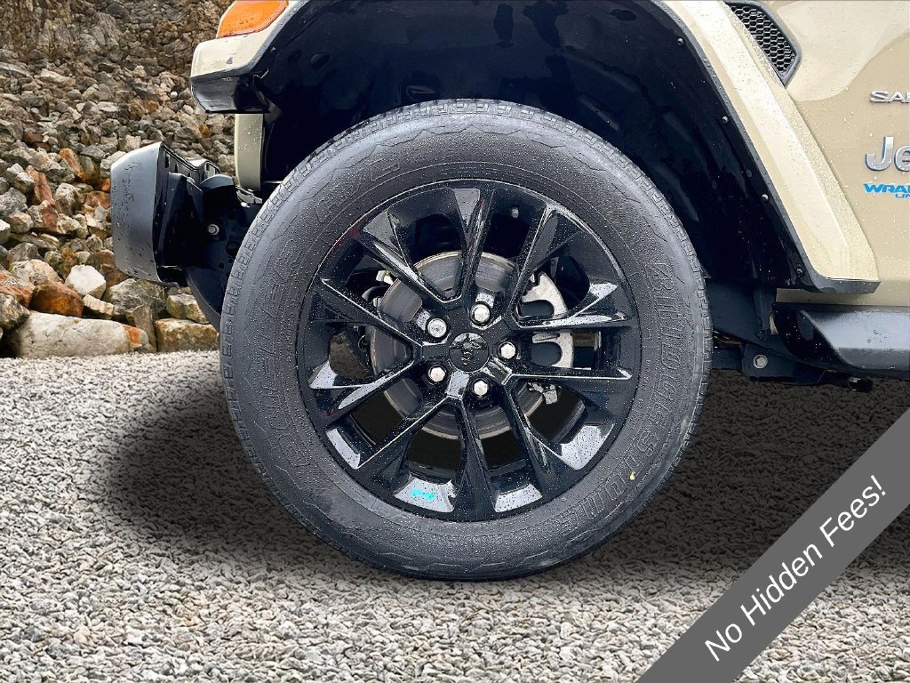 Used 2022 Jeep Wrangler Unlimited Sahara w/ Cold Weather Group AWD/4WD image 9