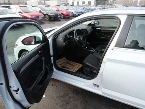 Used 2019 Volkswagen Jetta SE image 9