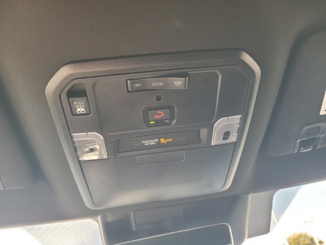 Used 2025 Toyota Tundra Limited AWD/4WD image 22