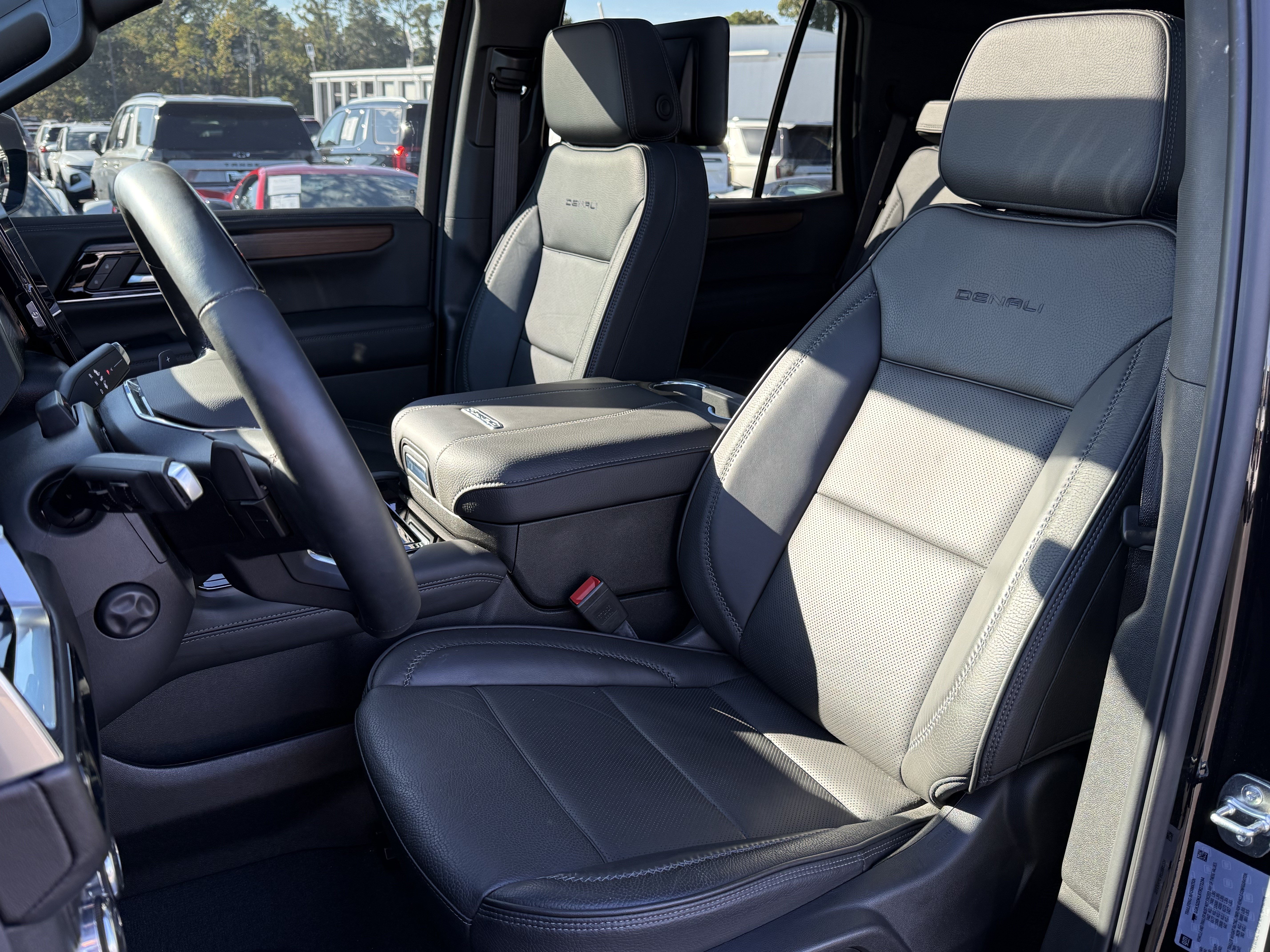 Used 2026 GMC Yukon Denali w/ Denali Reserve Package AWD/4WD image 16