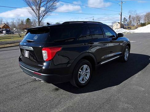 Used 2022 Ford Explorer XLT w/ Equipment Group 202A image 8