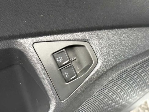 Certified 2023 Volkswagen Jetta SE w/ Panoramic Sunroof Package image 12