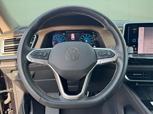Used 2025 Volkswagen Atlas SE AWD/4WD image 25