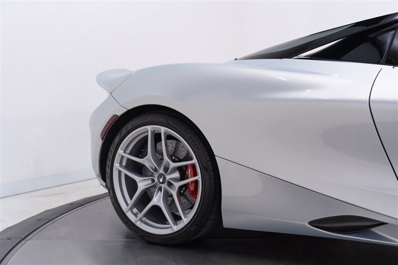 Used 2024 McLaren 750S Spider RWD image 29