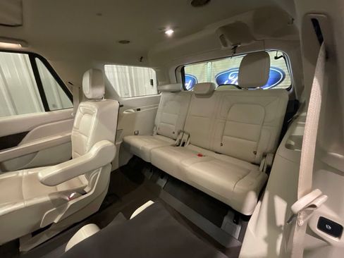 Used 2021 Lincoln Navigator Reserve w/ Luxury Package AWD/4WD image 12