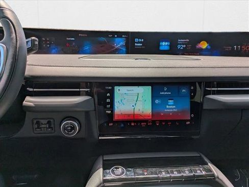 New 2025 Lincoln Navigator Reserve image 13