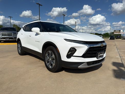 Used 2023 Chevrolet Blazer LT w/ Convenience Package FWD image 3
