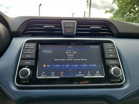 Used 2025 Nissan Versa SV FWD image 25