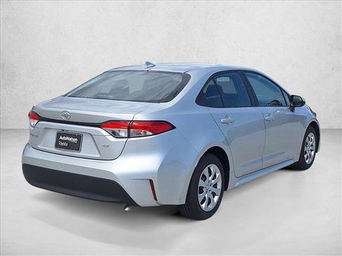 Used 2025 Toyota Corolla LE FWD image 5