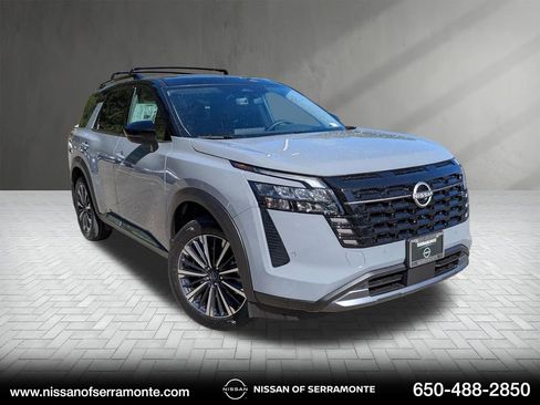 New 2026 Nissan Pathfinder Platinum image 1