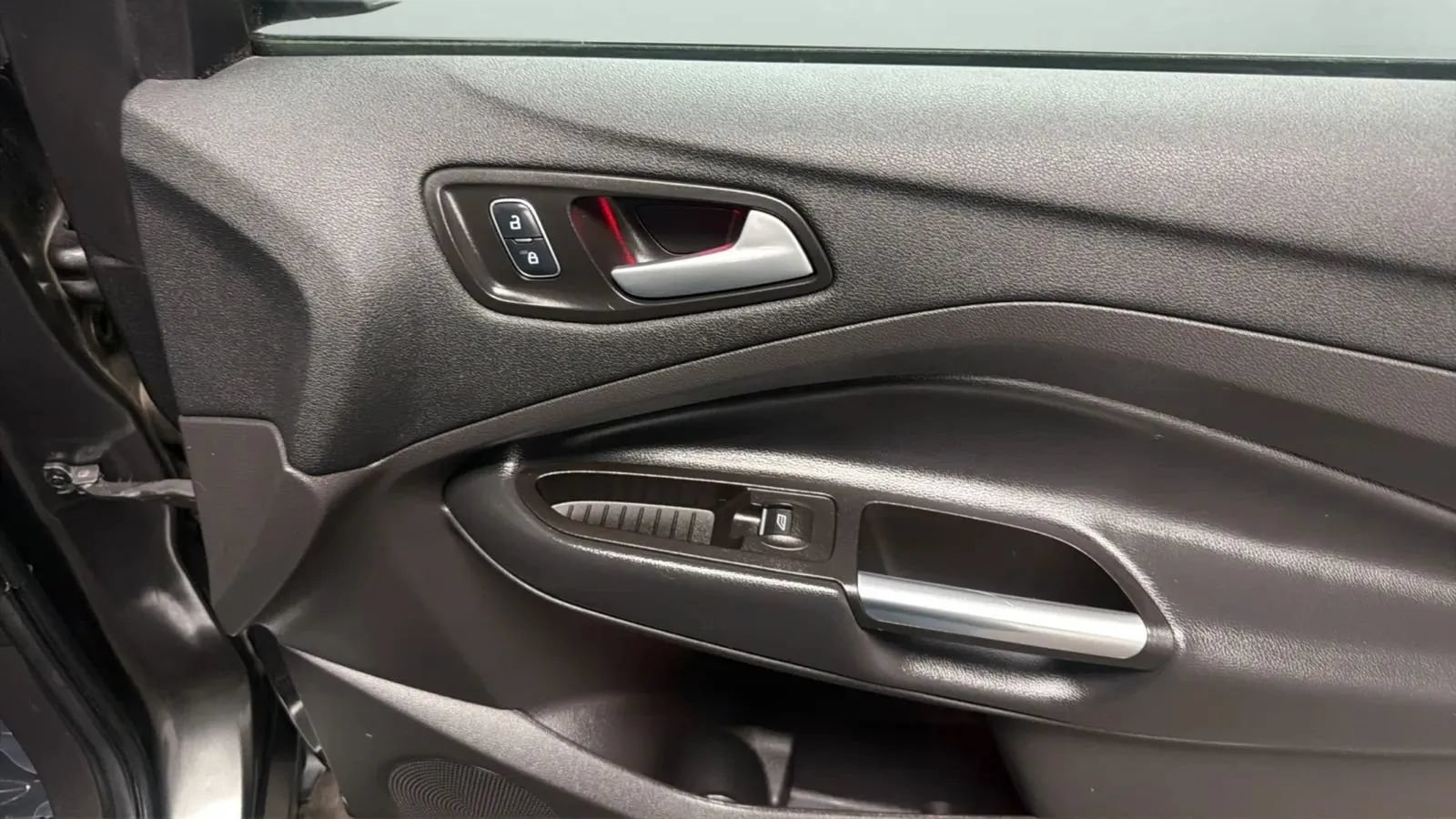 Used 2017 Ford Escape Titanium FWD image 18
