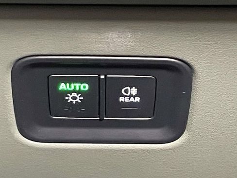 Used 2025 Porsche Macan 4 Electric image 38