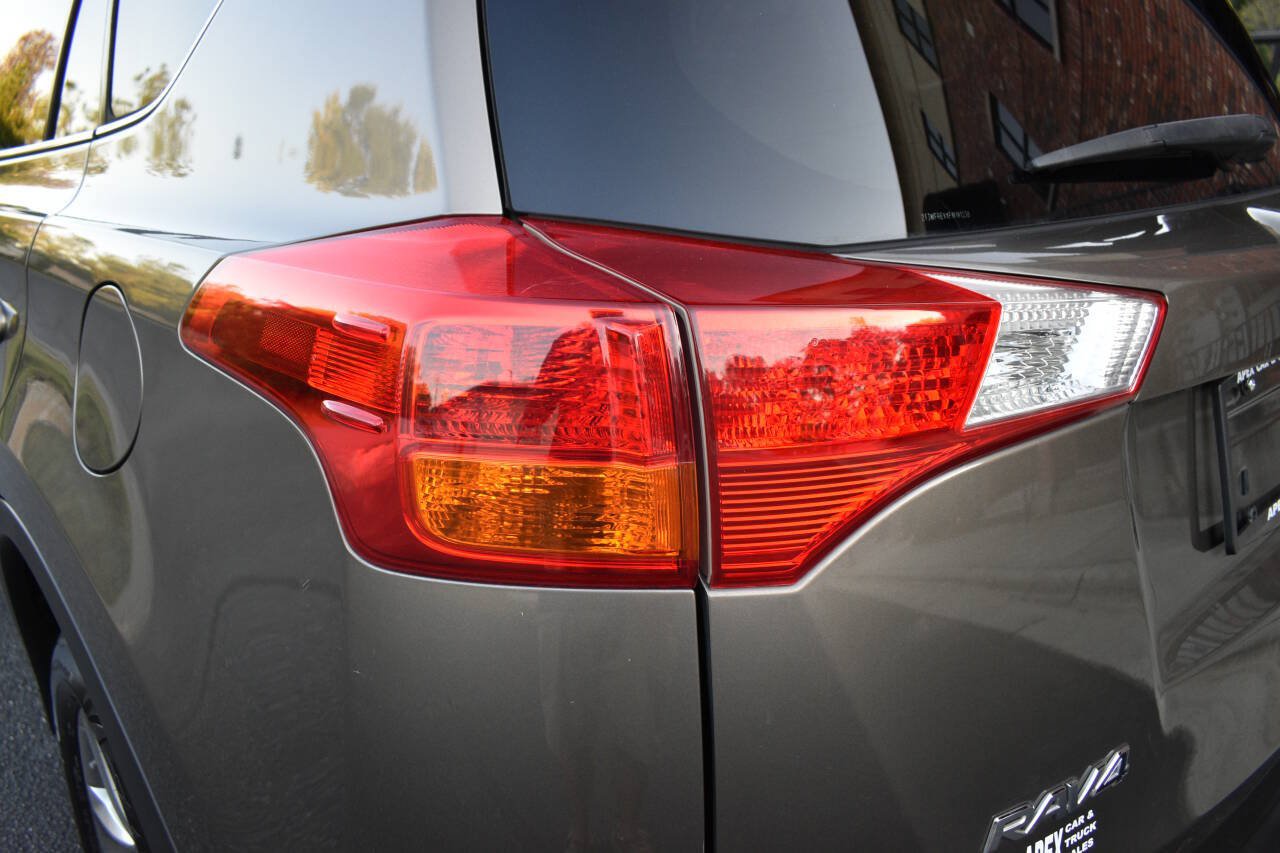 Used 2015 Toyota RAV4 XLE FWD image 37