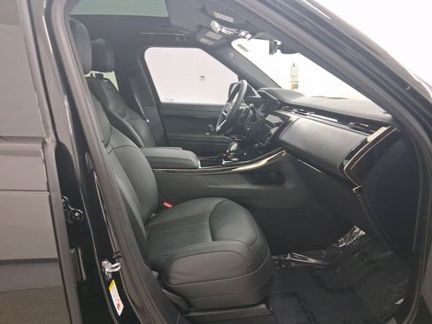 Used 2025 Land Rover Range Rover Sport SE image 34