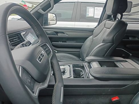 Used 2024 Jeep Wagoneer L Series II w/ Flexible Seating Group AWD/4WD image 20