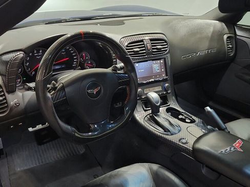 Used 2007 Chevrolet Corvette Coupe w/ Performance Package RWD image 29