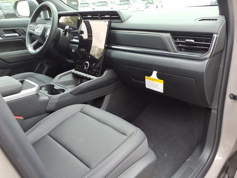 New 2026 GMC Terrain Elevation w/ Elevation Premium Package AWD/4WD image 9