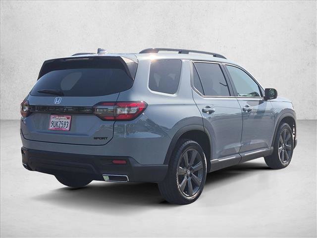 Used 2025 Honda Pilot Sport image 5