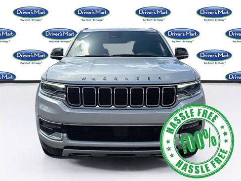 Used 2024 Jeep Wagoneer L Series II RWD image 2