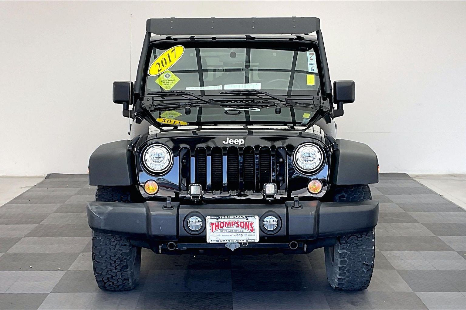 Used 2017 Jeep Wrangler Unlimited Rubicon w/ Connectivity Group AWD/4WD image 2