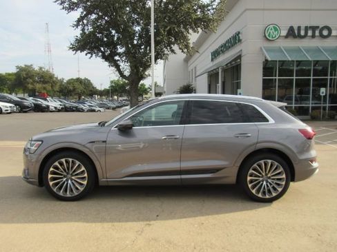 Used 2019 Audi e-tron Prestige w/ Prestige Package image 14