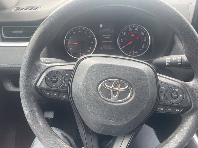 Used 2022 Toyota RAV4 LE FWD image 13