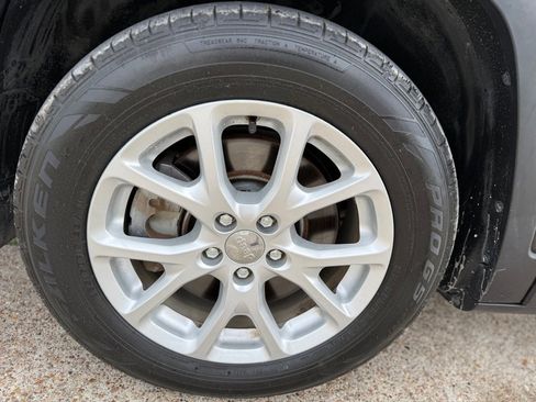 Used 2014 Jeep Cherokee Latitude w/ Comfort/Convenience Group FWD image 21