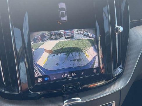 Used 2022 Volvo XC60 B5 R-Design image 27