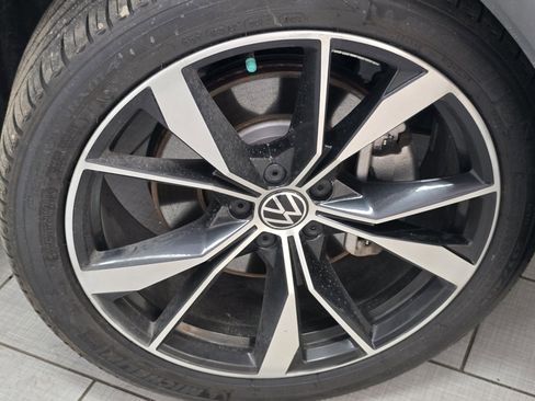 Used 2022 Volkswagen Tiguan SEL R-Line image 13