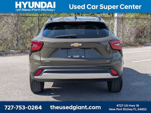 Used 2024 Chevrolet Trax LT w/ LT Convenience Package image 4