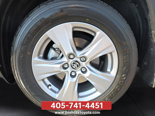 Used 2025 Toyota RAV4 LE AWD/4WD image 33