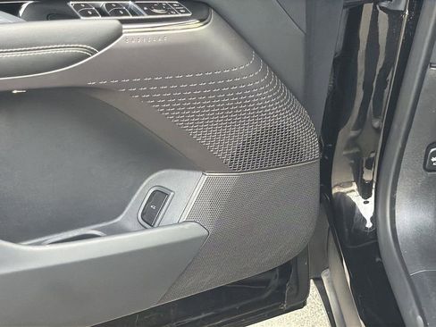 Used 2025 Cadillac Lyriq Luxury image 21