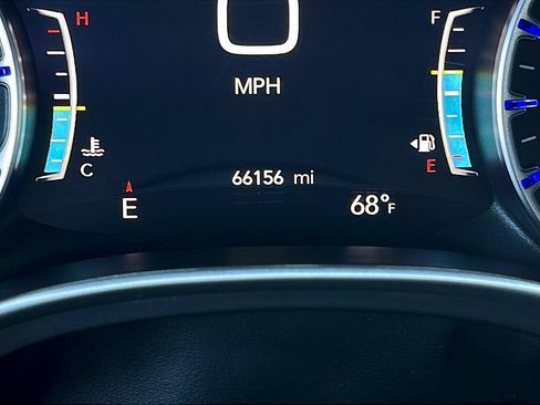 Used 2023 Chrysler Pacifica Touring-L FWD image 14