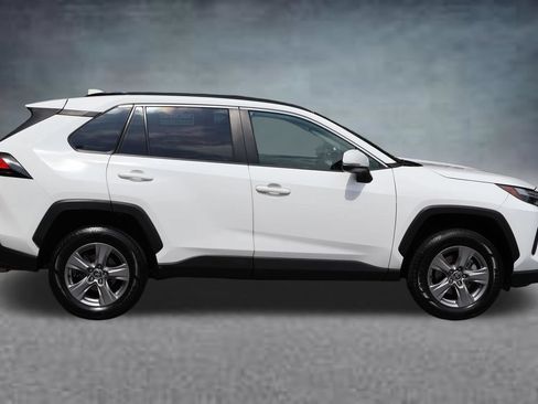 Used 2022 Toyota RAV4 XLE AWD/4WD image 2