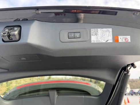 Used 2025 Toyota Crown Signia image 12