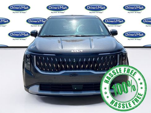 Used 2025 Kia Carnival FWD image 2