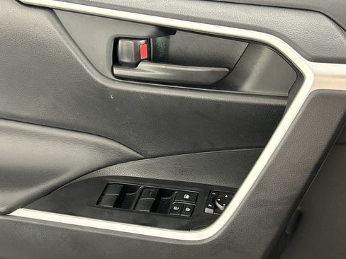 Used 2025 Toyota RAV4 LE AWD/4WD image 19