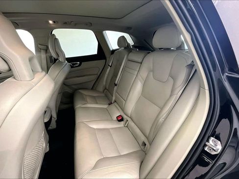 Used 2018 Volvo XC60 T5 Momentum w/ Vision Package image 35