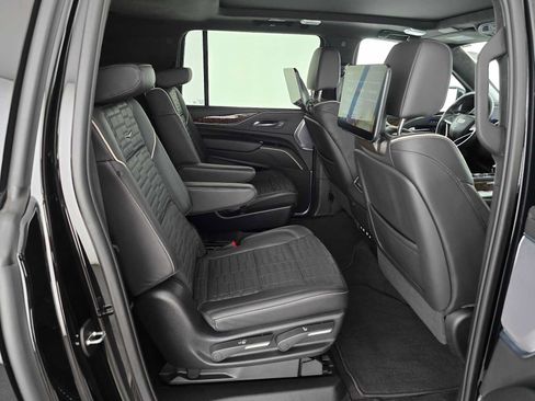 Certified 2024 Cadillac Escalade ESV Premium Luxury Platinum AWD/4WD image 12