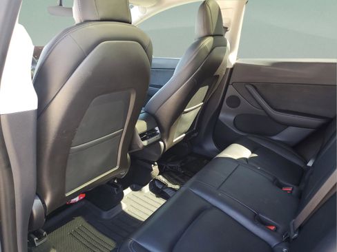 Used 2020 Tesla Model Y Long Range image 8