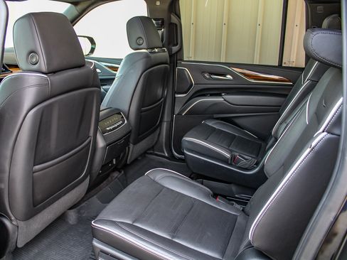 Used 2023 Cadillac Escalade ESV Premium Luxury AWD/4WD image 27